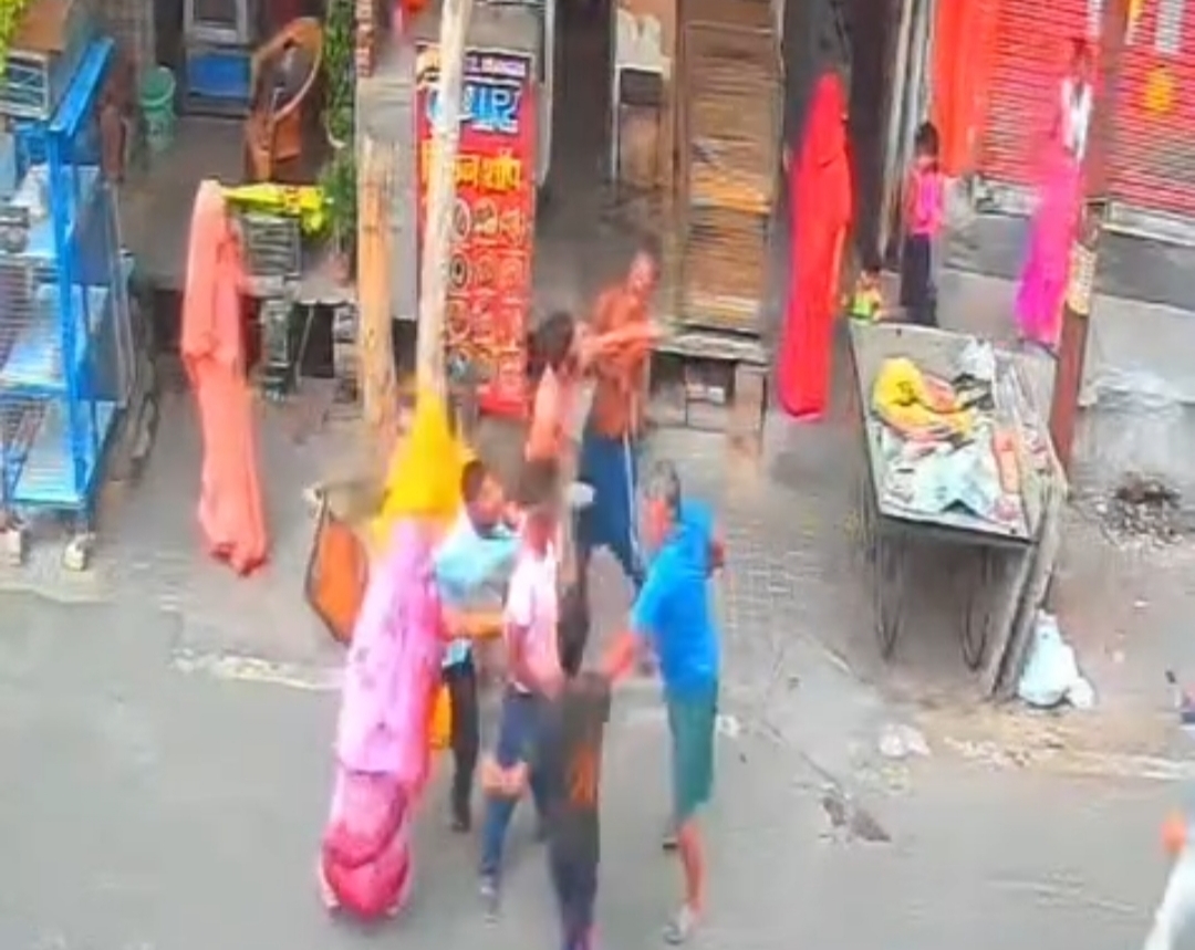 मेरठ: तेरहवीं का कार्ड न मिलने पर खूनी संघर्ष, किशोर समेत तीन घायल