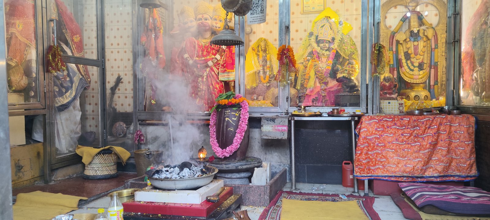 सावन की फुहारों के बीच मां बगलामुखी मंदिर में हुआ विशाल भंडारा
