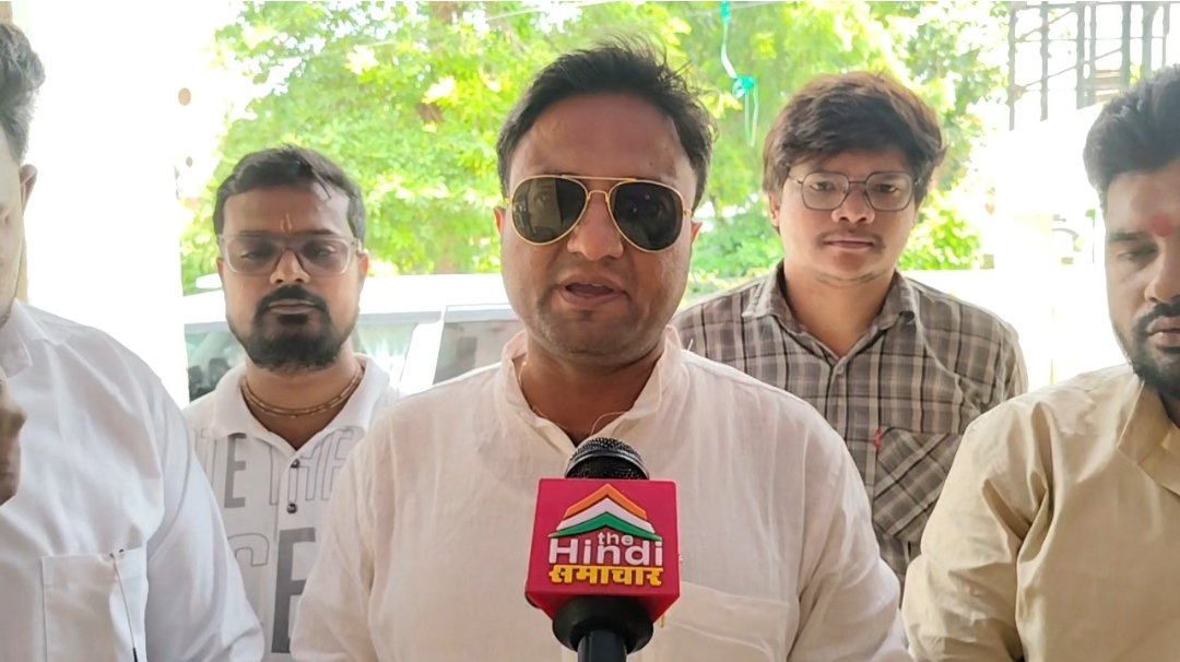 तिरंगे को लेकर कर्नाटक के मंत्री पर गंभीर सवाल, मेरठ से शिकायत भेजकर कार्रवाई की मांग